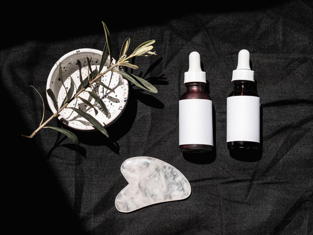 Holistyczna pielęgnacja skóry i włosów a medycyna konwencjonalna - gdzie leży granica?