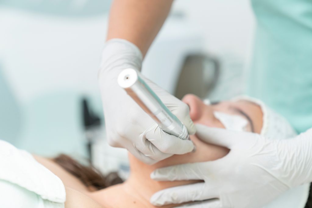 Mezoterapia igłowa, RF mikro igłowy i biostymulatory - zabiegi z wyraźnym efektem